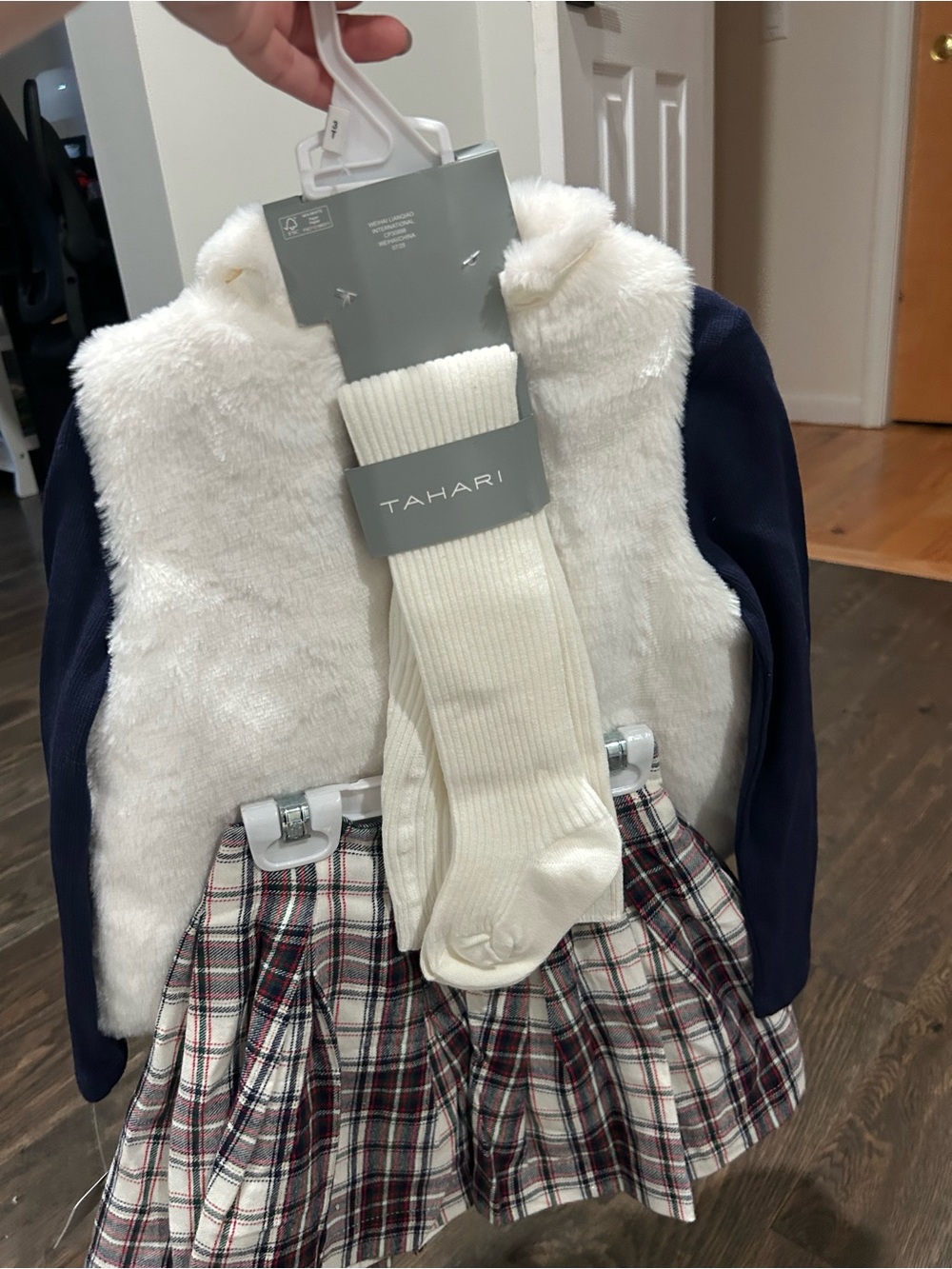 NWT Tahari Girls Navy Top, White Faux Fur Vest & Plaid Skirt Set size 3T - Picture 4 of 4